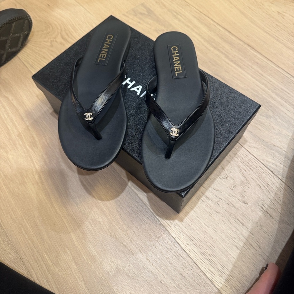 CHANEL Black Leather Sandals - Picture 5 of 5